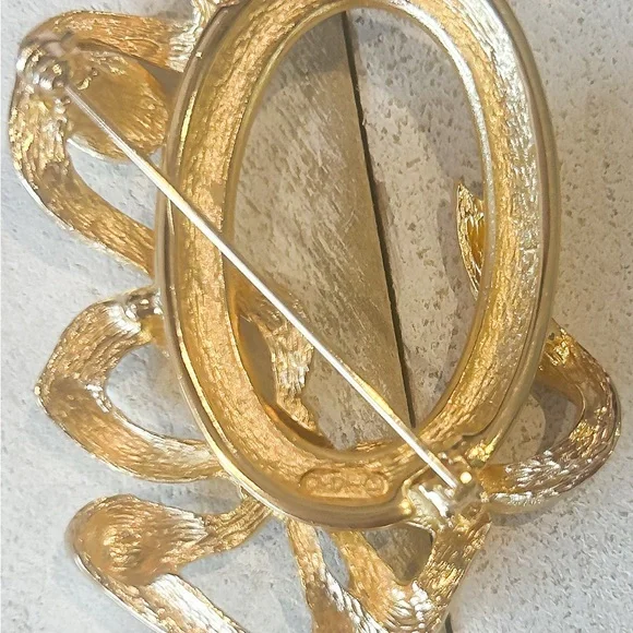 Authentic Dior Gold Ribbon Bow Brooch, 1980’s Vintage Brooch, designer jewelry - Picture 10 of 13